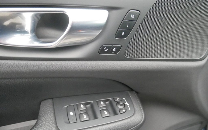 Volvo V60 cena 134899 przebieg: 102313, rok produkcji 2021 z Szczecin małe 326